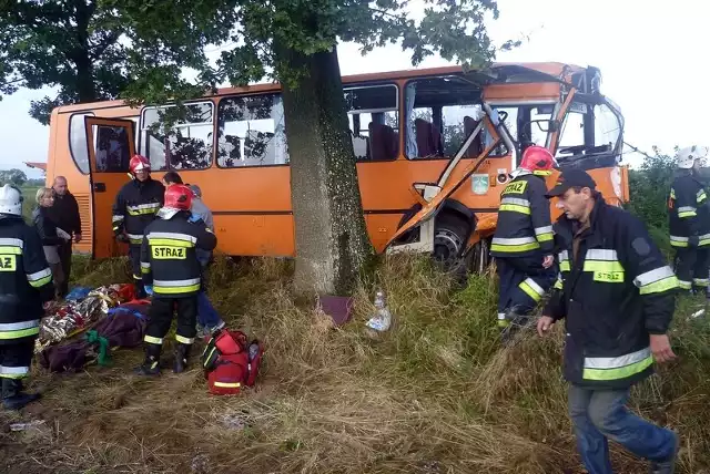 Wypadek autobusu szkolnego na trasie Karnice - Niedysz.