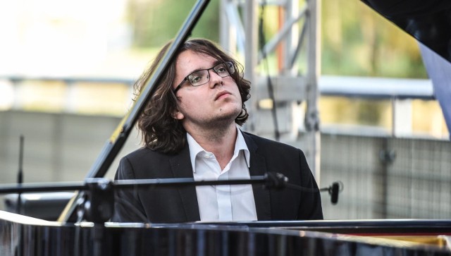 Jakub Kuszlik jest laureatem IV nagrody na XVIII Konkursie Chopinowskim, a także nagrody Polskiego Radia za najlepsze wykonanie mazurków