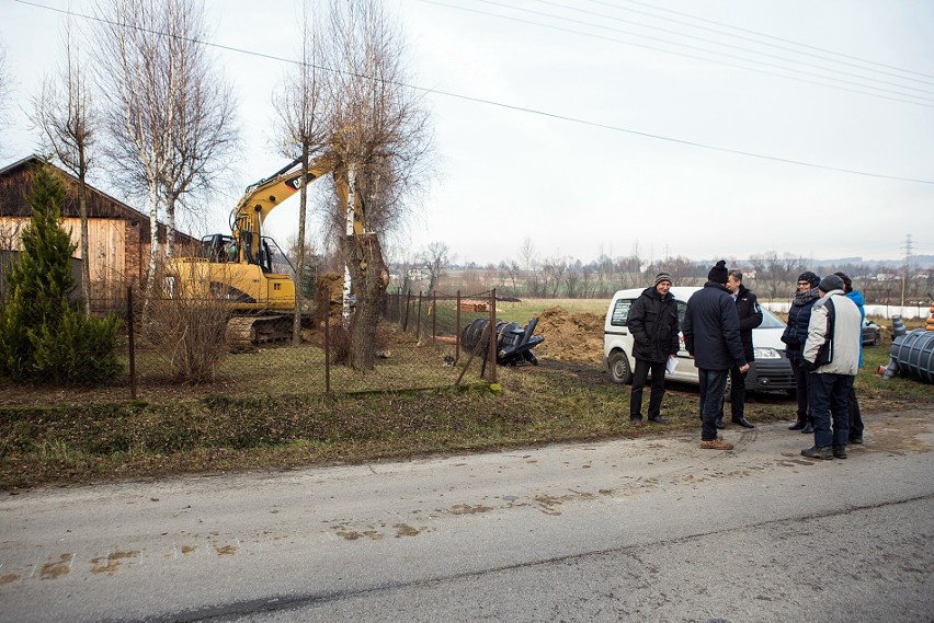 Gorlice. Pierwszy, ale milowy krok w gminie Łużna. Do kanalizacji podłączą w sumie 130 domów [ZDJĘCIA]