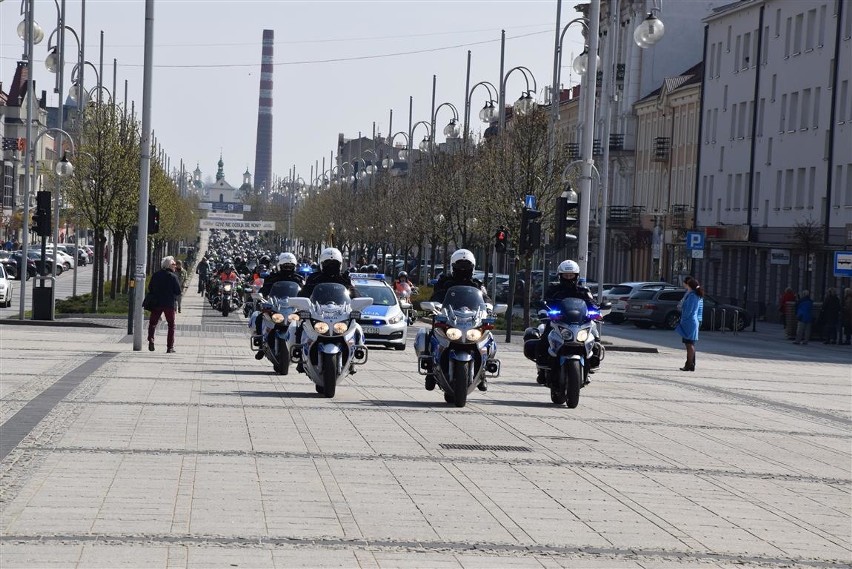Parada motocyklistów przejechała przez Częstochowę. To drugi zlot w tym miesiącu ZDJĘCIA