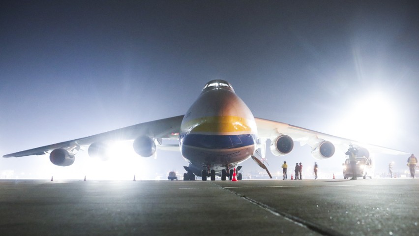 Kolos Antonow An-225 "Mrija" przyleciał na podrzeszowskie...