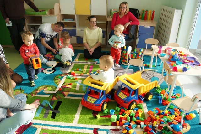 Dzieci uczęszczające do żłobka w Głowaczowie miały okazję przetestować nowe zabawki.