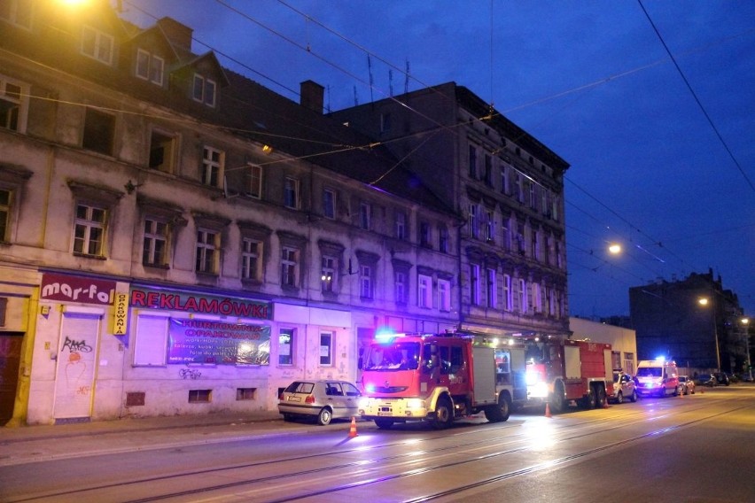 Wrocław: Groził, że podpali siebie i kamienicę. Ewakuacja mieszkańców przy Traugutta (FILM, ZDJĘCIA)