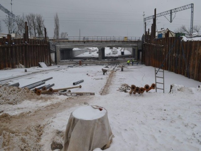 Gotowa jest konstrukcja części tunelu. Budowie drugiej jego "połówki&#8221; - od strony centrum miasta - przeszkadzają mrozy