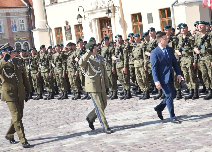 Na jarosławskim rynku, uroczystą przysięgę złożyli żołnierze...