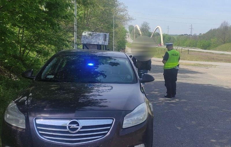 Pędził 135 km/h w obszarze zabudowanym. Motocyklista zapłacił 2,5 tys. zł i stracił prawo jazdy