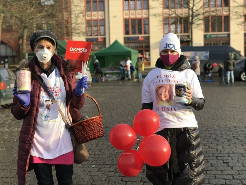 Mikołajkowy kiermasz dla Oleczka w Słupsku. Mieszkańcy znów dołożyli cegiełkę do uratowania chłopca [ZDJĘCIA]