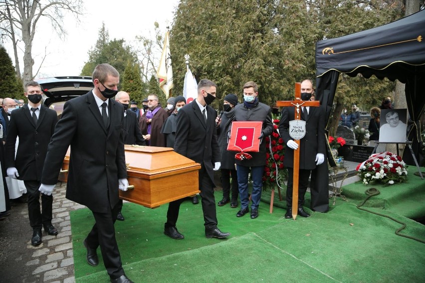 Pogrzeb ojca Macieja Zięby we Wrocławiu [ZDJĘCIA, FILM]