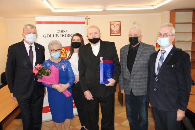 Państwo Genowefa i Jan Majewscy z gminy Golub-Dobrzyń otrzymali Medale za Długoletnie Pożycie Małżeńskie przyznawane przez prezydenta RP