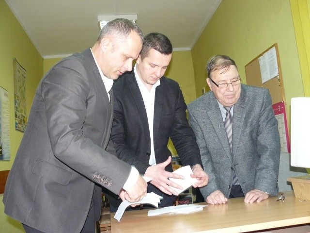 Na zdjęciu: radni Robert Wiśniewski, Aleksander Wichrowski i Tadeusz Przygoński