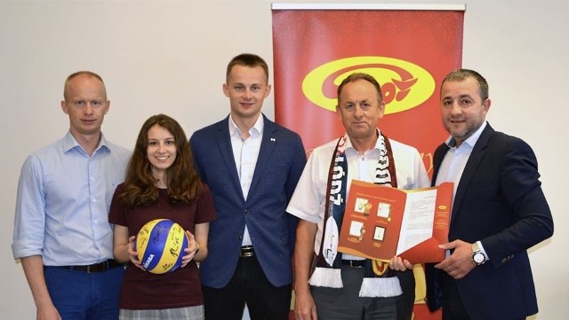 Sponsorzy klubu: Dominik Grot, Weronika Grot, Dawid Grot, Józef Grot i prezes klubu Marcin Chudzik