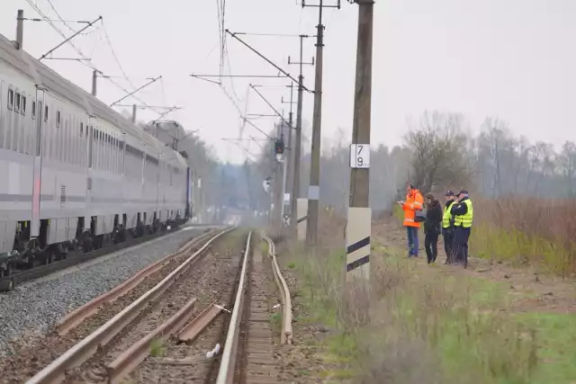 Dzisiaj, 27 grudnia, około godz. 12:30 pociąg jadący od Katowic - do Zawiercia na wysokości stacji Dąbrowa Górnicza - Pogoria śmiertelnie potrącił człowieka. 