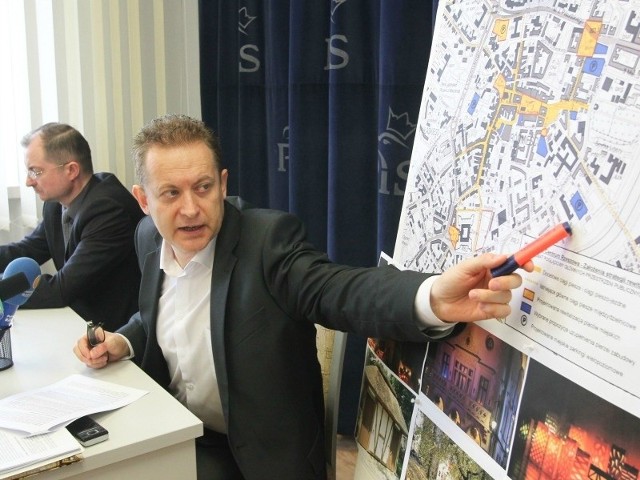 Plany rewitalizacji rzeszowskiej starówki przedstawił wczoraj radny Robert Kultys, Towarzyszył mu klubowy kolega - Waldemar Szumny.