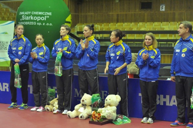 Drużyna tenisistek stołowych Siarki-ZOT Tarnobrzeg zaprezentuje się dębickim kibicom.