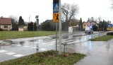 Dwa wypadki w Brzeszczach. 10-latek na hulajnodze potrącony przez samochód i zderzenie dostawczaka z osobówką. Zdjęcia