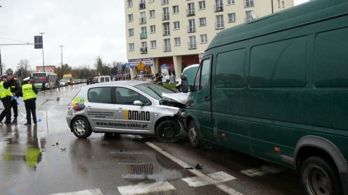 Zaloga karetki po wypadku trafila do szpitala