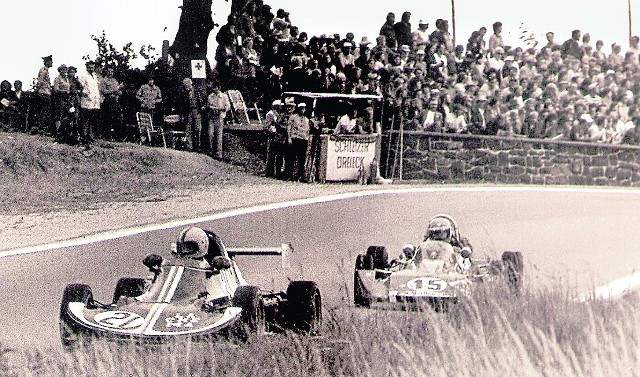 Eliminacja wyścigowego Pucharu Pokoju i Przyjaźni w enerdowskim Schleizu. Rok 1979. Jacek Szmidt w "kaczorze" w pogoni za jednym z Czechów, Fot: Archiwum autora