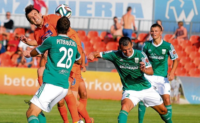 Zespół Olimpii Grudziądz (w zielonych koszulkach) stawiał „Słonikom” twardy opór, ale przegrał 0:1