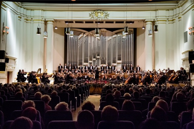 26.09.2015 krakow filharmonia krakowska inauguracja sezonu artystycznego dyrygent gabriel chmura  orkiestra i chor filharmonii  fot anna kaczmarz / dziennik polski / polska press