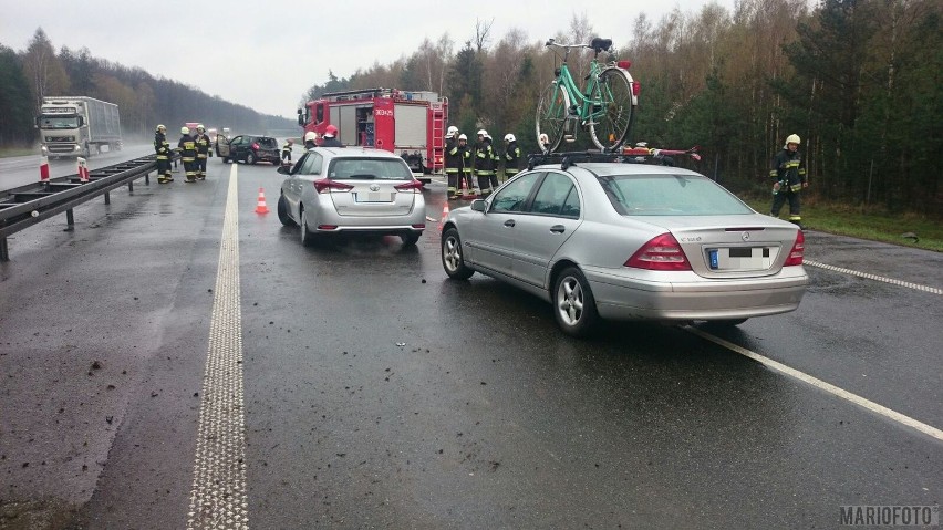 Wypadek na pasie w kierunku Katowic. Po poszkodowanego...