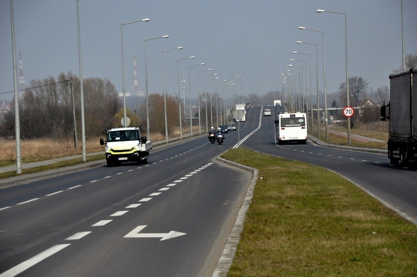 Lubuska policja patroluje drogi w regionie na motocyklach.