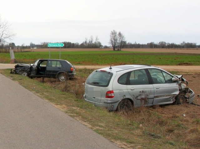 Wypadek na skrzyżowaniu dróg w miejscowości Połomin