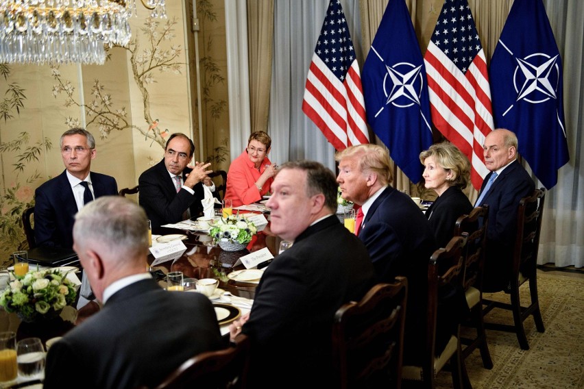 Szczyt NATO w Brukseli. Donald Trump: Niemcy są kontrolowane przez Rosję. Polska nie przyjęłaby gazu od Rosji, bo nie chce być zakładnikiem