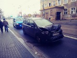 Wypadek w Gorzowie. Seat zderzył się z oplem. Kobieta trafiła do szpitala [ZDJĘCIA]