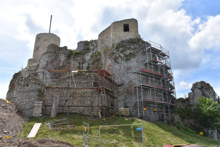 Na zamku w Rabsztynie trwają intensywne prace archeologiczne. Znaleziono m.in kamienną tralkę z XVI wieku