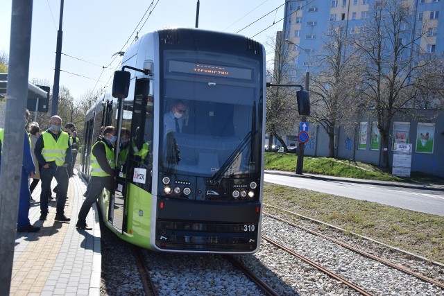 Hałasujące torowisko na ul. Pomorskiej najbardziej słychać wieczorem.