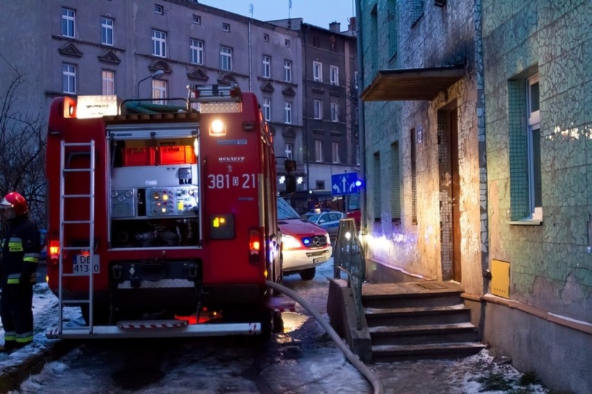 Wybuch butli z gazem w budynku. 1 osoba ranna, 11 ewakuowanych (ZDJĘCIA)