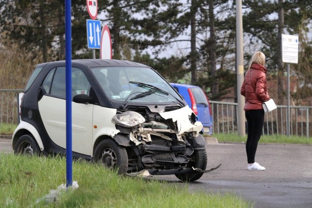 Większe szanse na tańszą polisę mają ci kierowcy, którzy przeglądają oferty kilku towarzystw w poszukiwaniu konkurencyjnych stawek i decydują się na zmianę ubezpieczyciela.