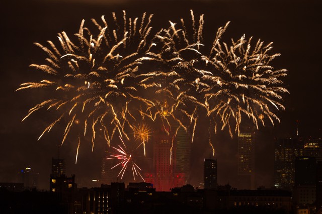 NAJLEPSZE ŻYCZENIA NOWOROCZNE 2018 - życzenia na Nowy Rok 2018 w postaci sms-ów, wierszyków i życzeń tradycyjnych. Czego życzyć na Nowy Rok? Nie tylko pomyślności i spełnienia wszystkich marzeń. Życzenia na Nowy Rok składamy ostatniego dnia starego roku, tuż po północy lub 1 stycznia. Jakie życzenia najlepiej złożyć w Nowy Rok 2018?