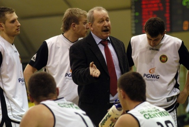 Trener Bogusław Wołoszyn ma o czym rozmawiać ze swoimi podopiecznymi.