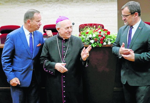 Biskup Edward Frankowski został doceniony między innymi za działania na rzecz powstania w Stalowej Woli filii KUL-u