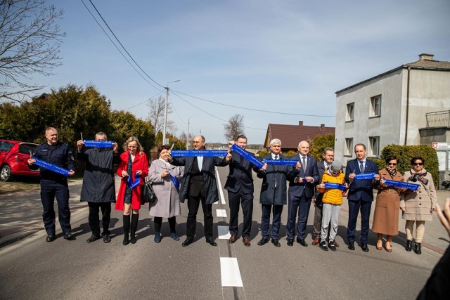 Z udziałem mieszkańców i zaproszonych gości w Juchnowcu Kościelnym otwarto przebudowaną  drogę powiatową nr