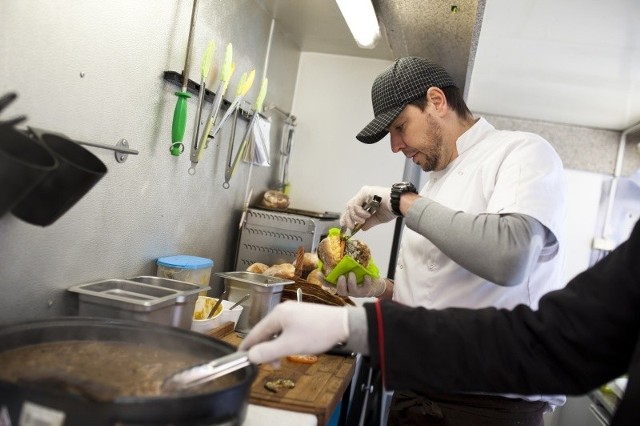 Największy problem mają ludzie uczuleni na przyprawy, bo w restauracji trudno rozpoznać, do jakiej potrawy co dokładnie dodano i w jakiej ilości. Wiadomo, że uczula np. curry.