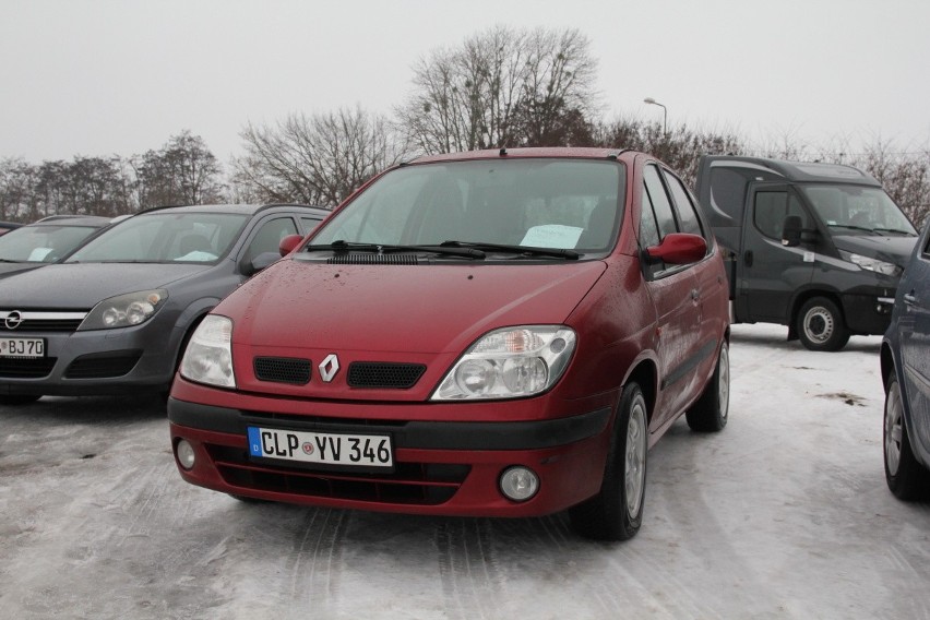 Renault Scenic 1.6 benzyna, 2002 r., klimatyzacja, 4900 zł;