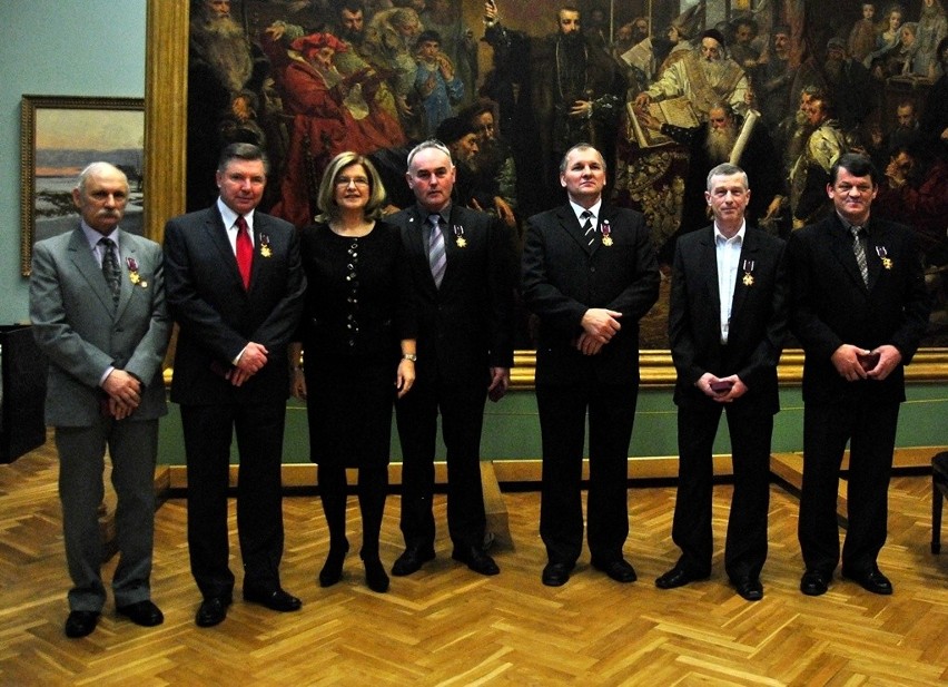 Oni ratują życie. Honorowi krwiodawcy odebrali wyróżnienia prezydenta RP i ministra zdrowia (FOTO)