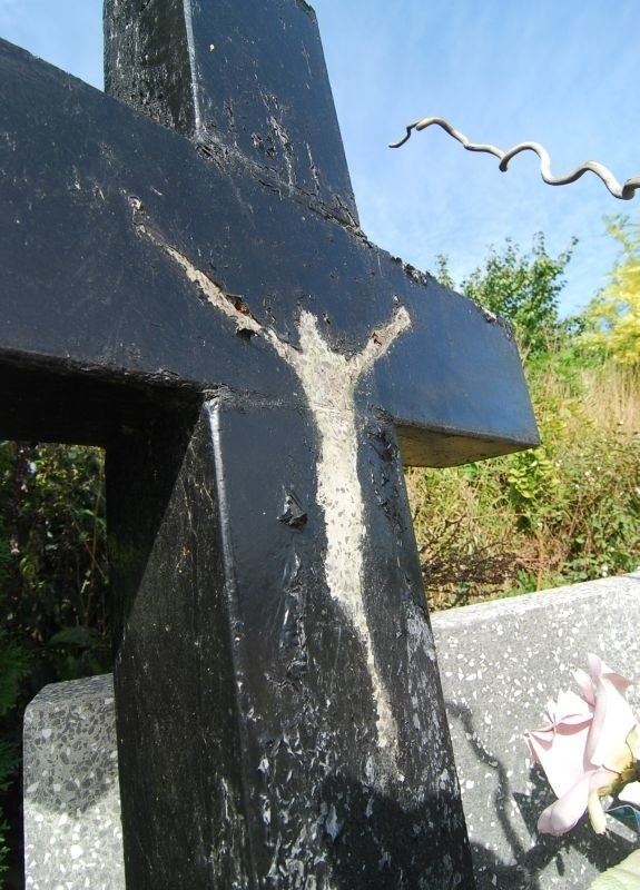 W tym miejscu na kamiennym krzyżu wisiał Jezus…