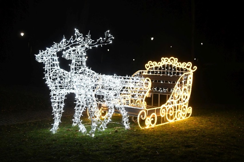 Piękne świąteczne iluminacje rozświetliły już Morawicę. Na...
