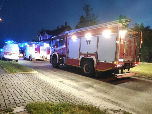Strażacy KM PSP w Częstochowie otrzymali 11 czerwca po godz. 21.00 zgłoszenie o pożarze domu jednorodzinnego przy ulicy Malczewskiego.