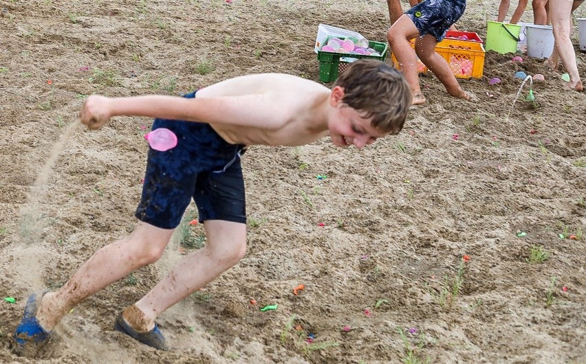 Bitwa na balony z wodą na Wyspie Grodzkiej w Szczecinie. Zobaczcie zdjęcia