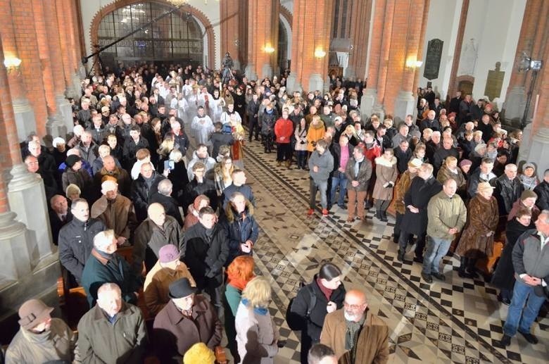 Czy białostoczanie chodzą do kościoła na niedzielne msze...