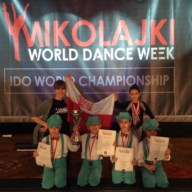 Zespół Adena podczas Mikołajki World Dance Week'2015.