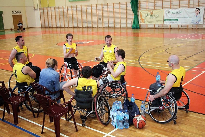 Rezerwy Scyzorów Kielce awansowały z drugiego miejsca do decydującego turnieju o mistrzostwo II ligi koszykówki na wózkach [ZDJĘCIA]