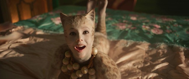 Kadr z filmu "Koty" Toma Hoopera