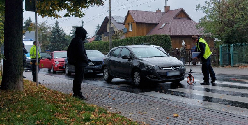 Zderzenie trzech samochodów na ul. Łukasiewicza w Rzeszowie. Jedna osoba została poszkodowana [ZDJĘCIA]