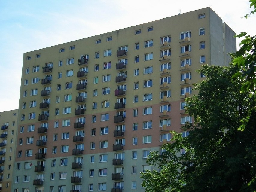 Poznań: Blok na os. Zwycięstwa bez balkonów na całe lato