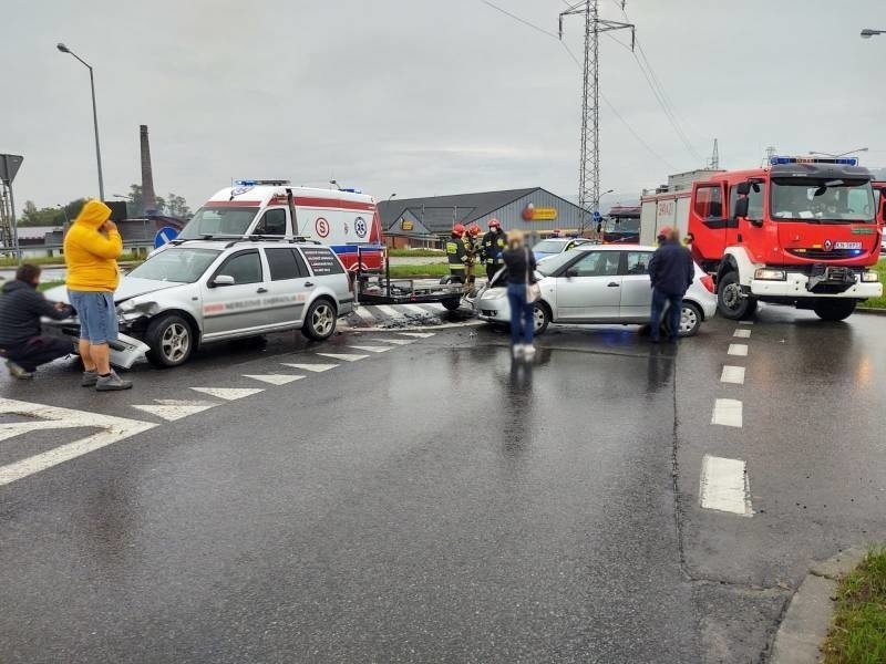 DK 75. Zderzenie dwóch samochodów na al. Piłsudskiego w Nowym Sączu [ZDJĘCIA]